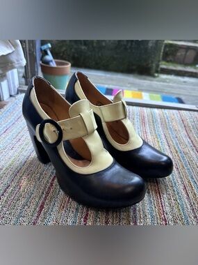 SOLD!! Fluevog Views Arbus black/cream patent Mary Jane heels - 8.5 (fits 8)